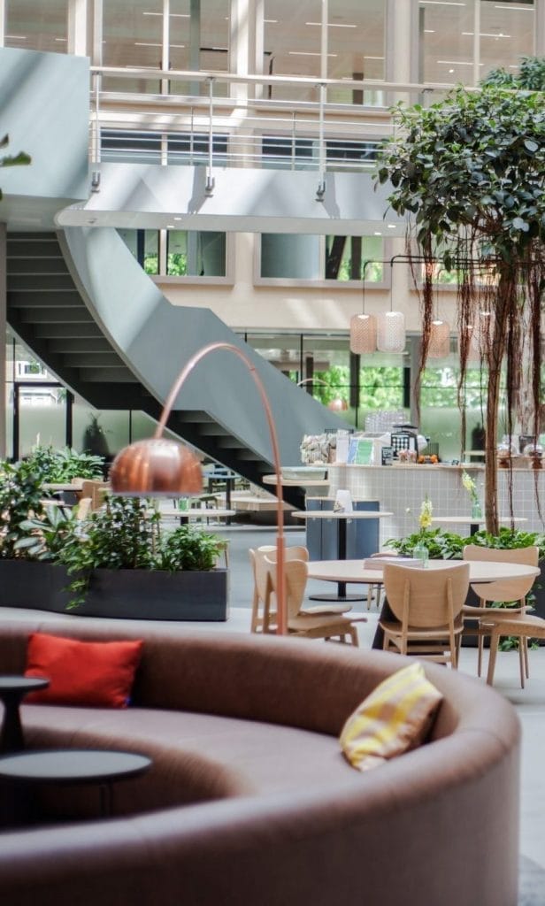 The Atrium of Stadium with its plants and comfy seating, without giving up on the professional atmosphere and the biophilic design