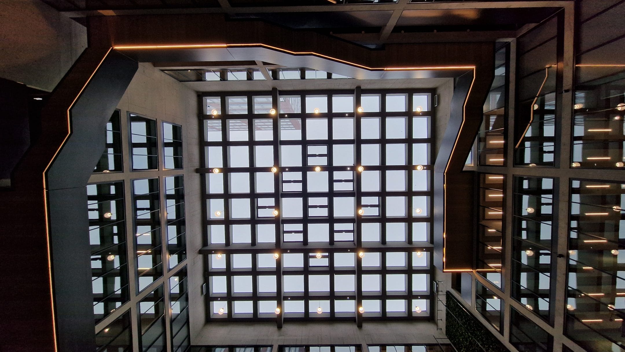 Pre-opening picture of EDGE HafenCity that shows the beauty of the building before the office are filled up