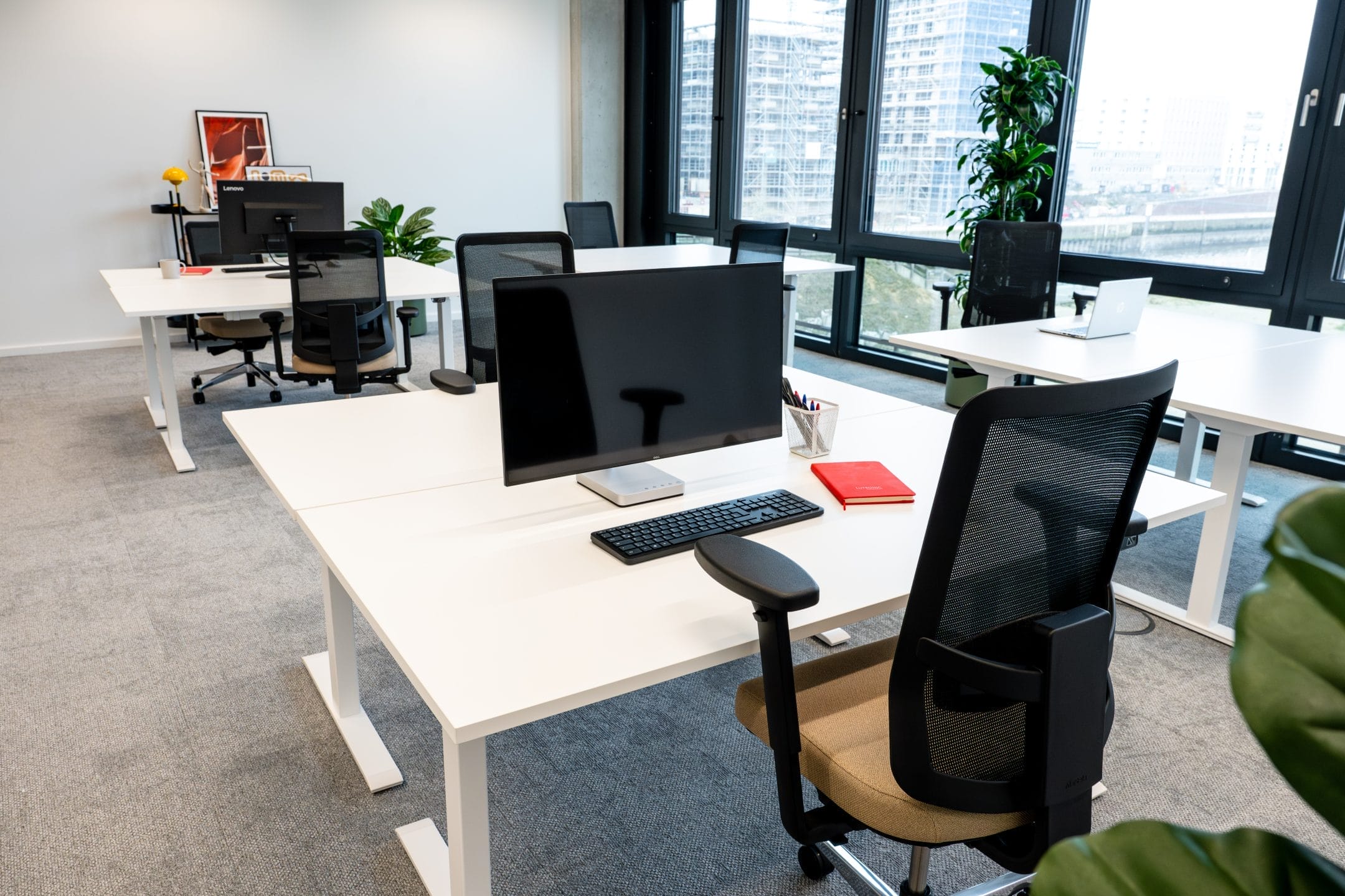 Our offices are flexible, which means you can move and decorate everythign as you want