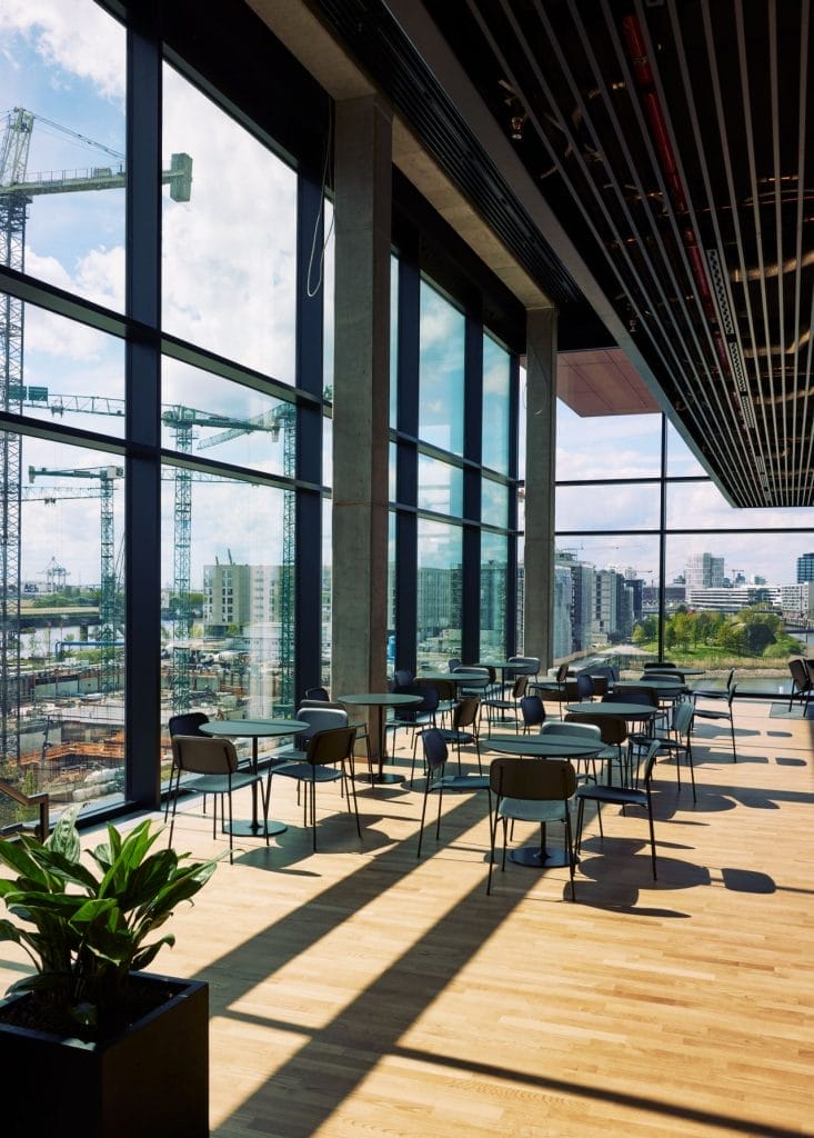 Sky Bar to admire HafenCity while drinking with your colleagues, working by yourself, or organizing your company event.