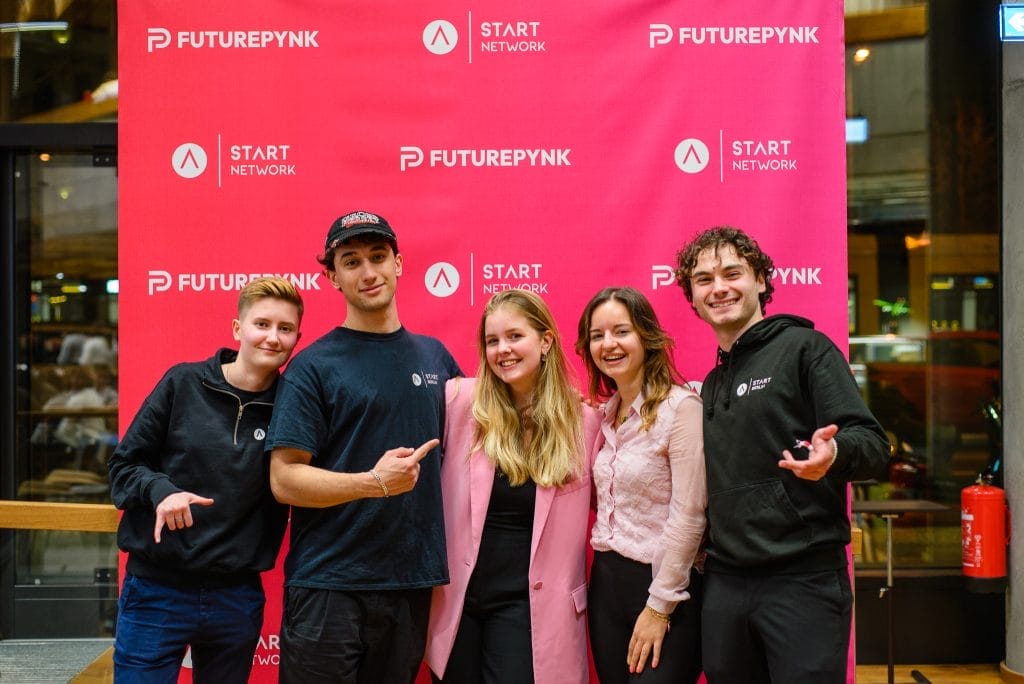 START Berlin ist eine Vereinigung von Studenten, die Startups und der jungen Generation den Einstieg ins Berufsleben erleichtern. EDGE Workspaces bietet ihrer Community einen Veranstaltungsort, Büros und Möglichkeiten zum Networking.