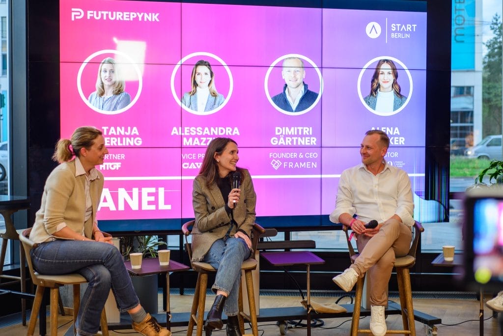 START Berlin ist eine Vereinigung von Studenten, die Startups und der jungen Generation den Einstieg ins Berufsleben erleichtern. EDGE Workspaces bietet ihrer Community einen Veranstaltungsort, Büros und Möglichkeiten zum Networking.