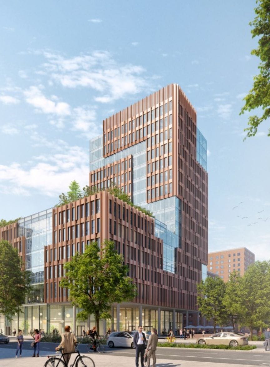 Ein modernes, urbanes Gebäude mit einer Mischung aus Glas und rotbraunen Metallpaneelen, mit mehreren Stockwerken und üppigen grünen Bäumen entlang der Straße. Menschen gehen und unterhalten sich in der Nähe des Eingangs des Gebäudes, der zu An image from EDGE Workspaces.